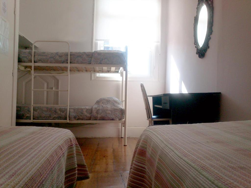 Duas Nacoes Guest House Porto Bilik gambar
