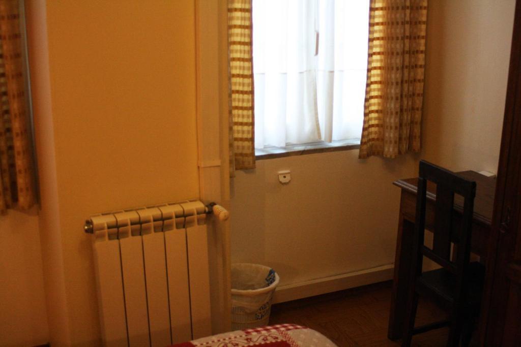 Duas Nacoes Guest House Porto Bilik gambar